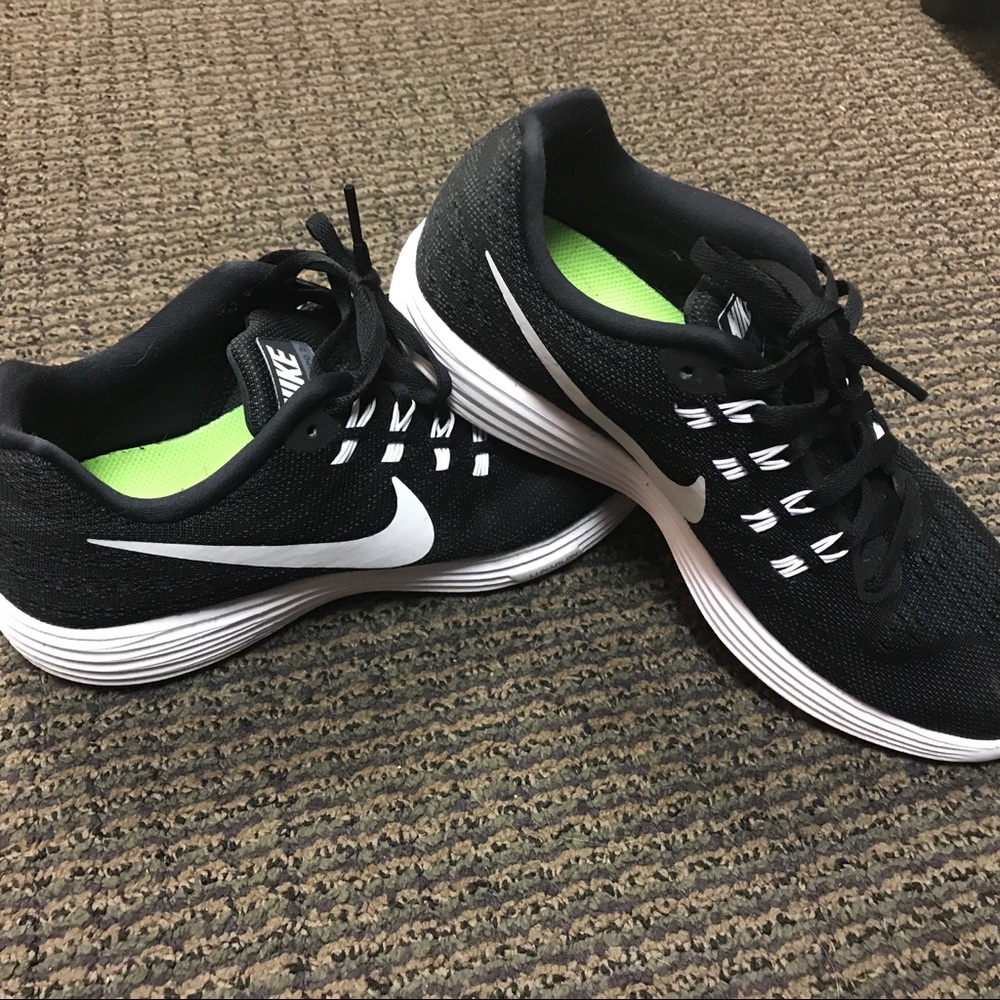 Black Nike lunartempo 2. Size 7.5